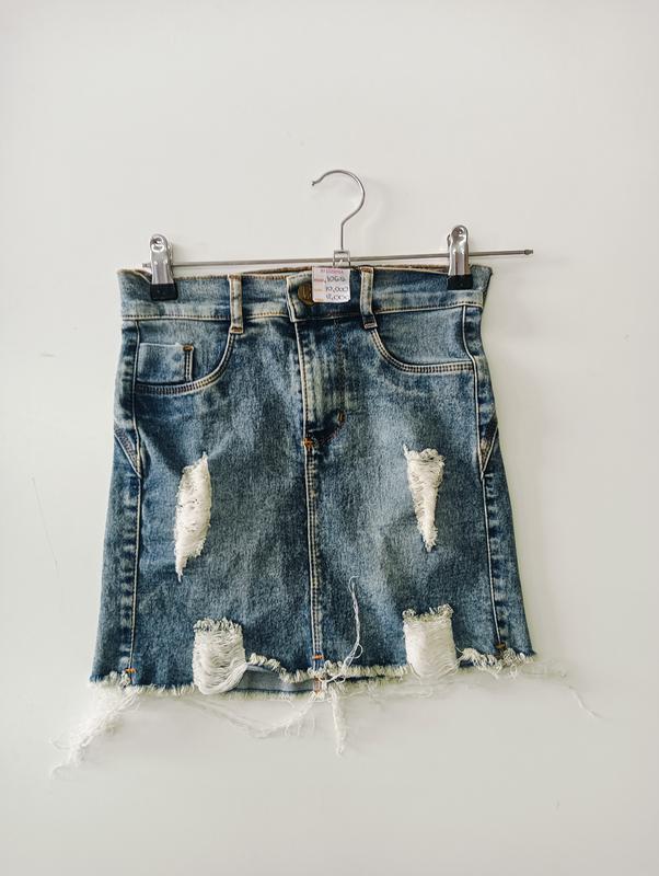 POLLERA DE JEANS CON ROTURA